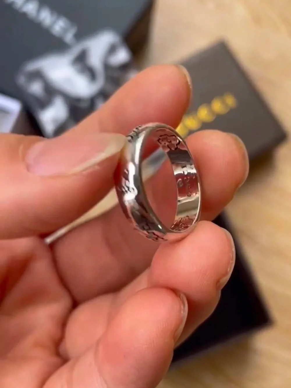 Gucci Silver 'Blind for Love' Engraved Band Ring